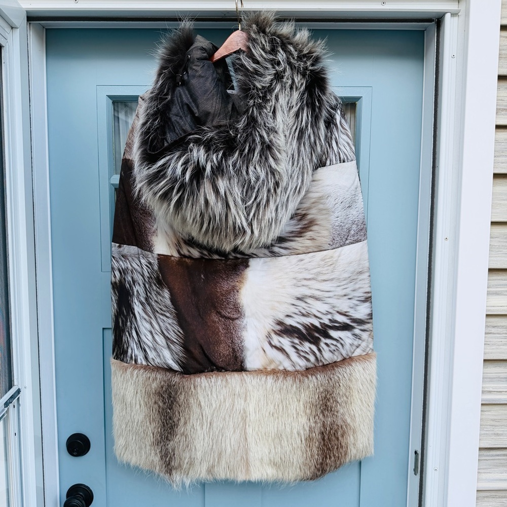 MONCLER GAMME ROUGE GIAMBATTISTA VALLI FUR HOODED CAPE 
One Size Fits Most - Picture 5 of 14